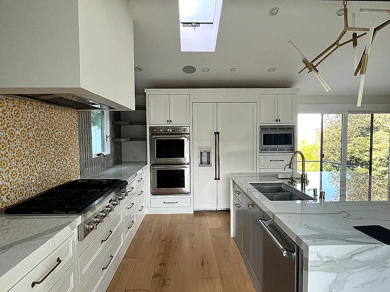 2141 Indian Springs Ln — Photo 2
