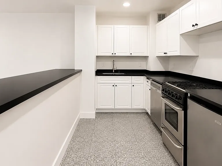 213 E 37th St #4K — Photo 6