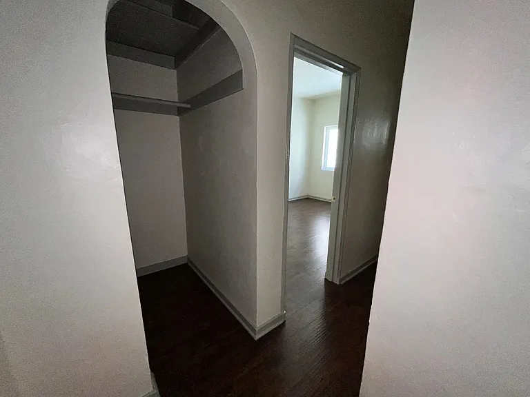 512 N Alexandria Ave — Photo 16