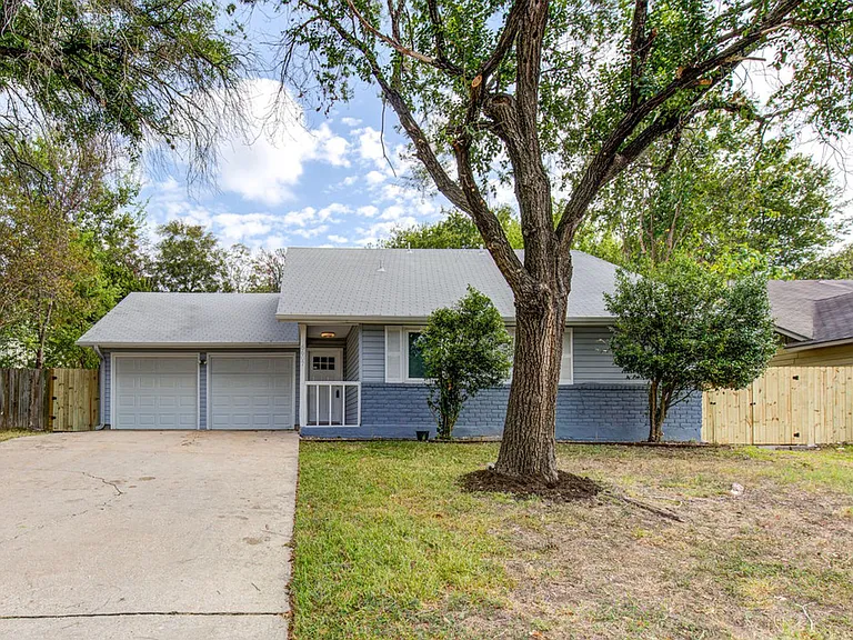 6607 Capriola Dr — Photo 2