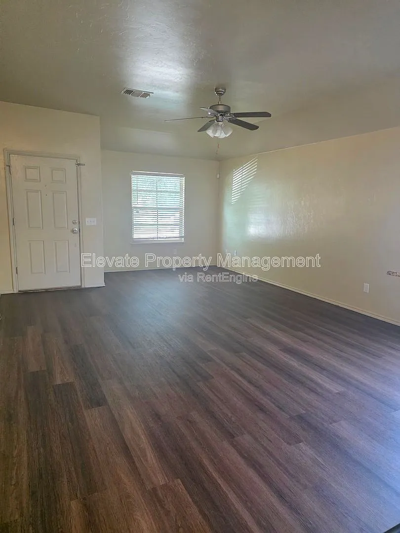 3 bed, 2.0 bath, 1296 sqft, $1,445 — Photo 3