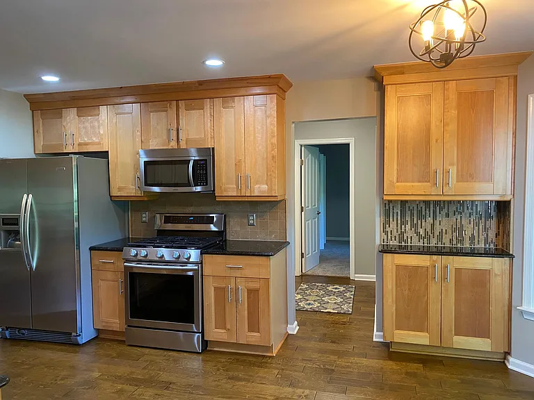 115 E Wedgwood Dr — Photo 2