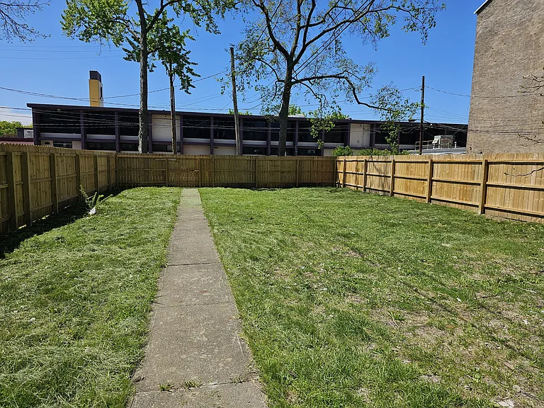 263 N Monroe Ave — Photo 9