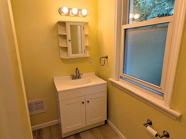 344 Connor St — Photo 11