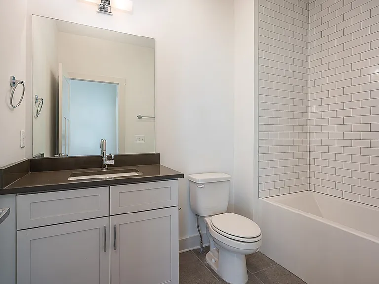 900 Meridian St — Photo 12