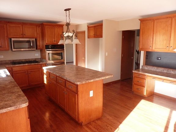 4th image of 16321 Riverwood Ct