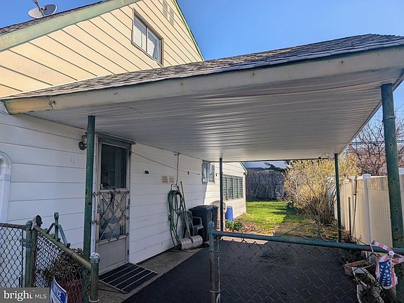 2nd image of 2873 Comly Rd