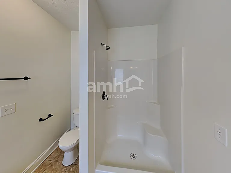 572 Laurel Ln — Photo 13