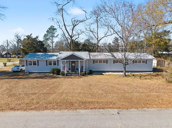 207 Hunton St NW, Poulan, GA 31781