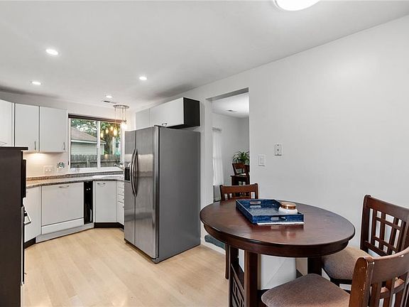 4th image of 5104 Earlston Ln