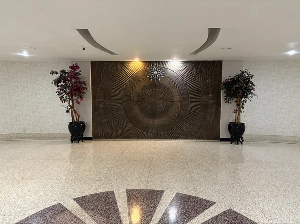 610 Waring Avenue image 2 of 8