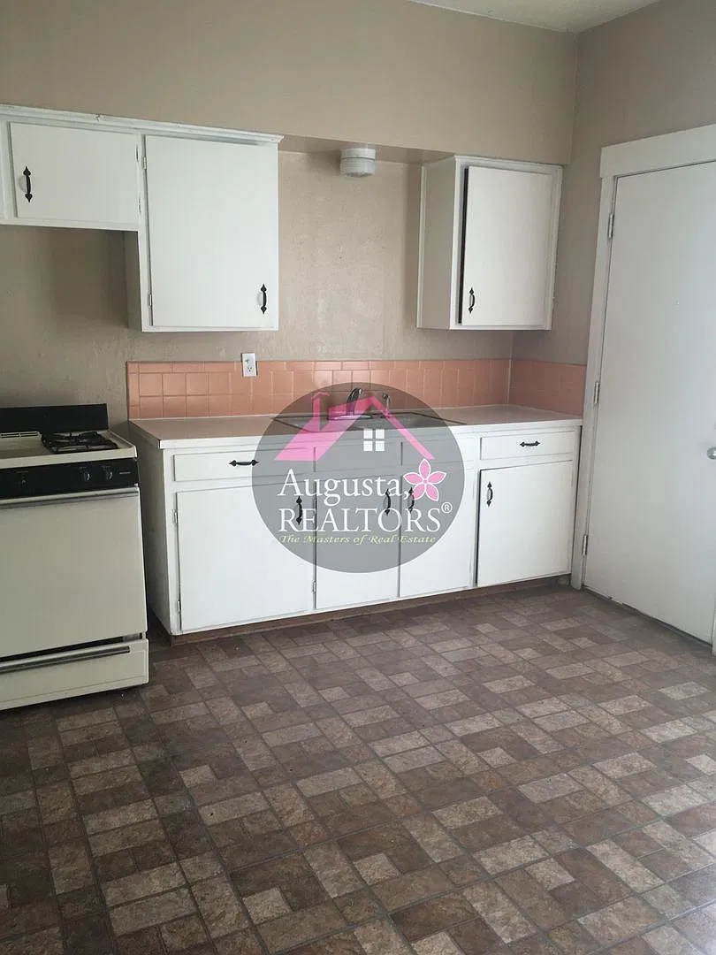 Affordable 1 Bedroom Duplex Near ACU — Photo 2