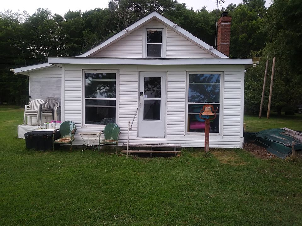 Front of house facing bay