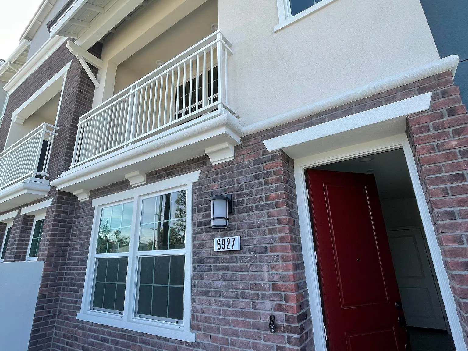 6927 S Magnolia Ave — Photo 1