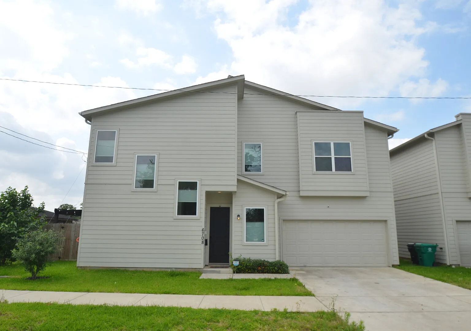 Beautiful and Comfortable Home Near Downtown Houston — Photo 1