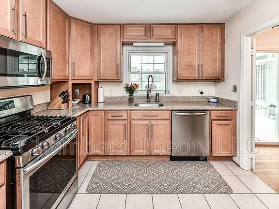 3rd image of 7807 Suffolk Ct