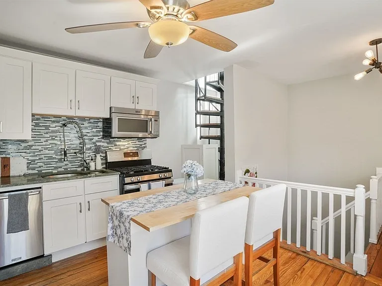 79 Pearl St #3 — Photo 6
