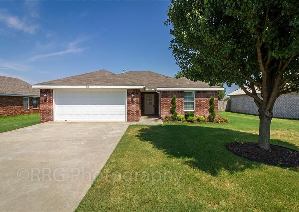 1st image of 676 Olivia Ln