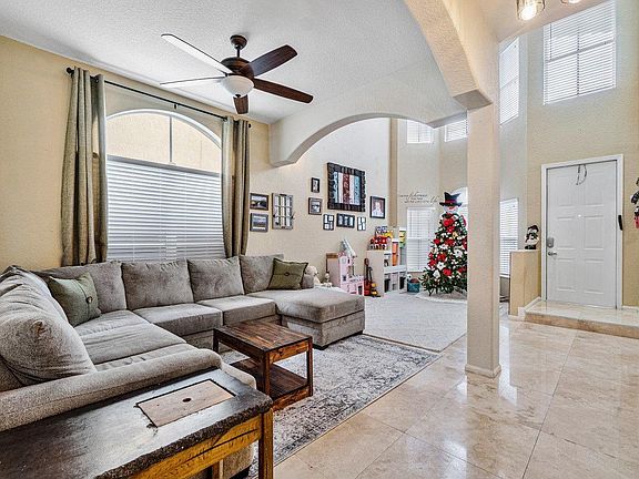 3rd image of 4281 N Magnolia Cir