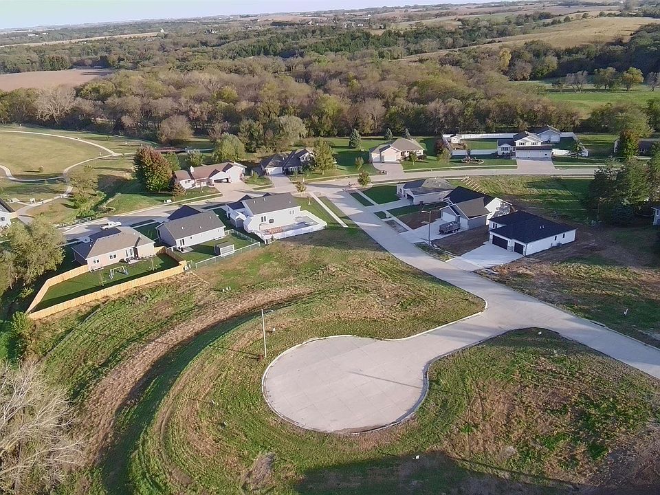 1st image of 400 Evergreen Rd