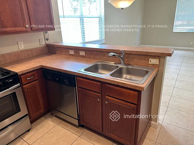 136 Canterbury Pl — Photo 5