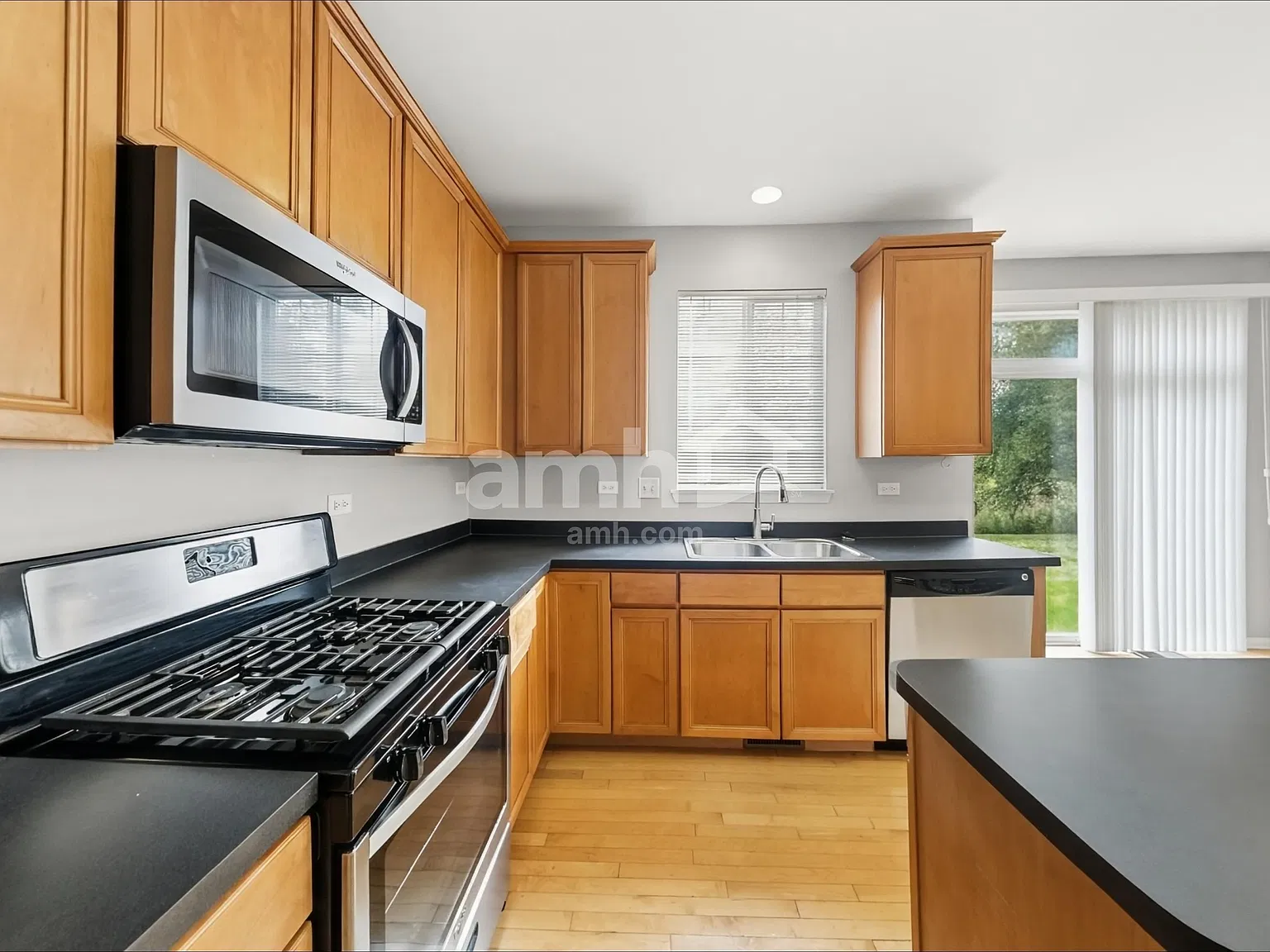 4 bed, 2.5 bath, 2394 sqft, $3,405 — Photo 4