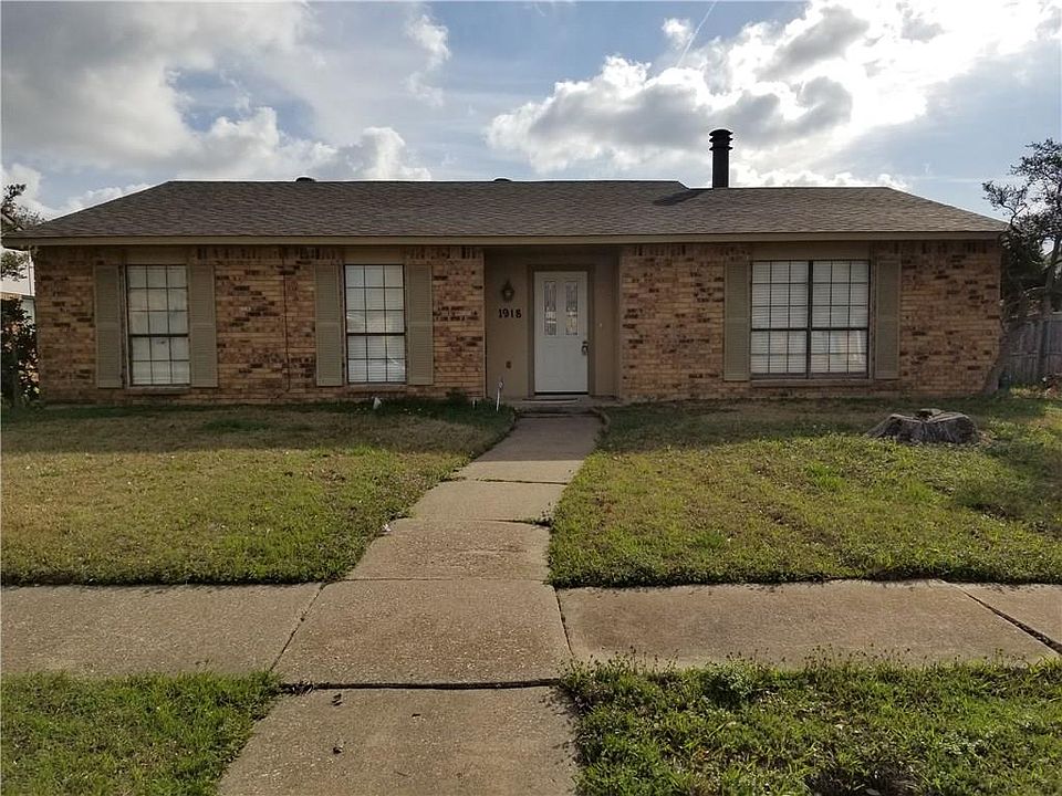 1st image of 1918 Victoria Dr