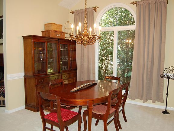 4th image of 108 White Willow Pl
