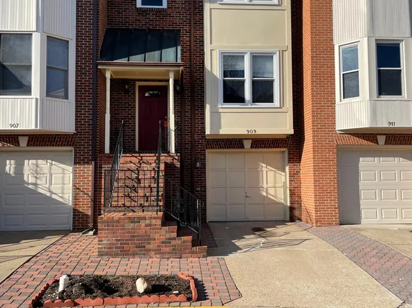 909 Shaw Ct, Fredericksburg, VA 22405