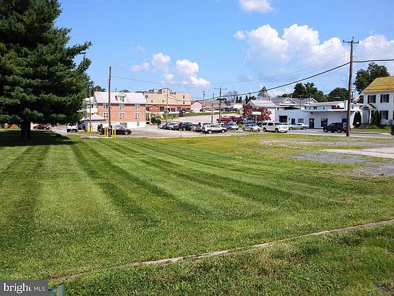 4th image of 222 E Green St