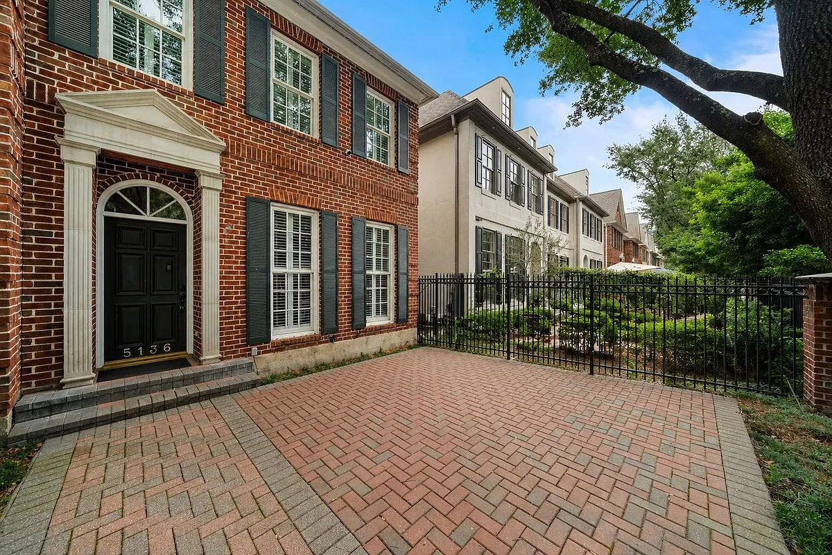 Building Photo - 5136 Chevy Chase Dr