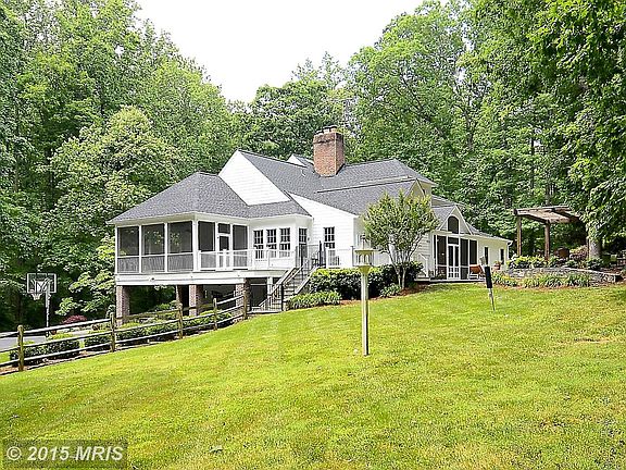 2nd image of 985 Millwood Ln