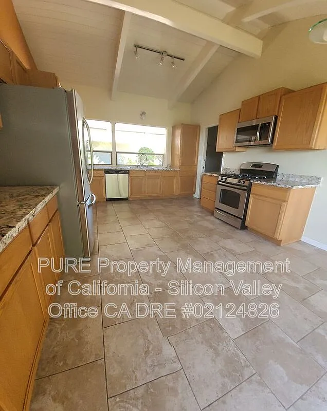 3 bed, 2.5 bath, 2900 sqft, $7,500 — Photo 4