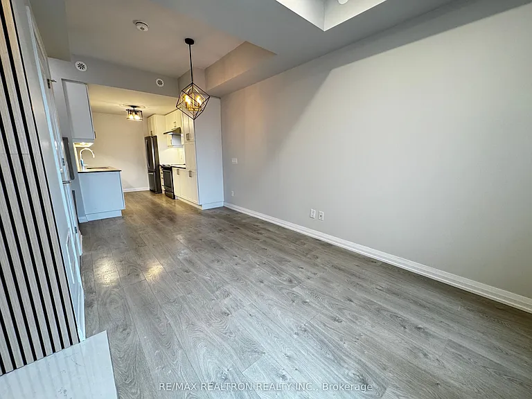 1050 Portage Pkwy #Townhouse 33 — Photo 9