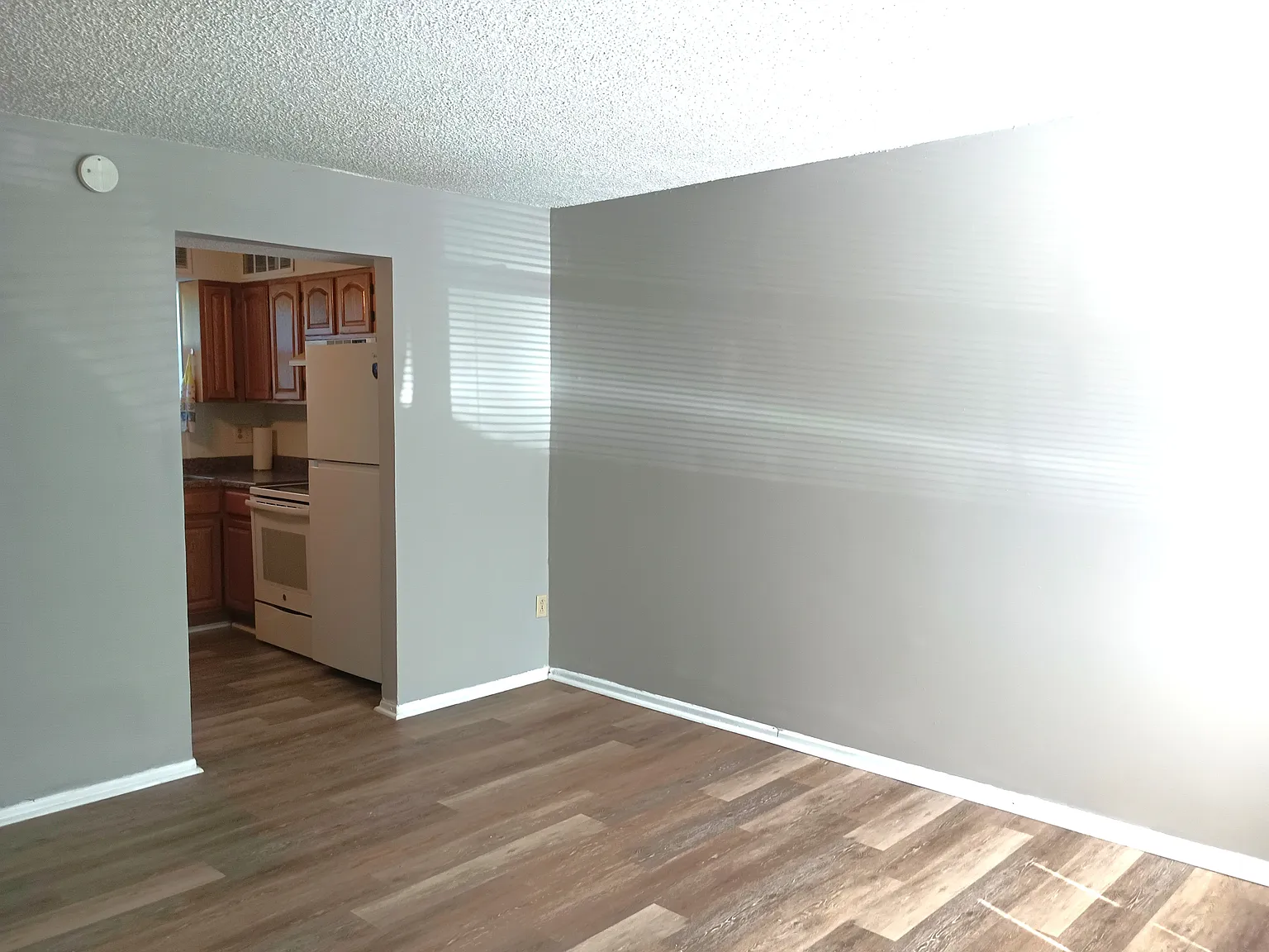 3 bed, 865 sqft, $1,250 — Photo 2