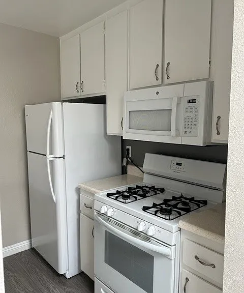 Mesa Pines Apartments — Photo 9