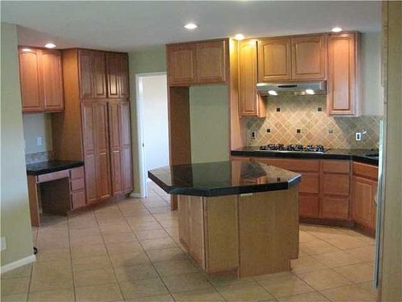 4th image of 15925 Wild Holly Ln