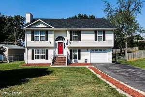 3rd image of 6042 Village Ln