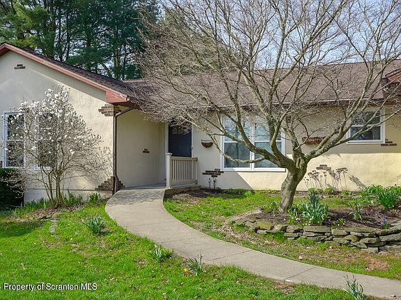 4th image of 110 Debbie Dr
