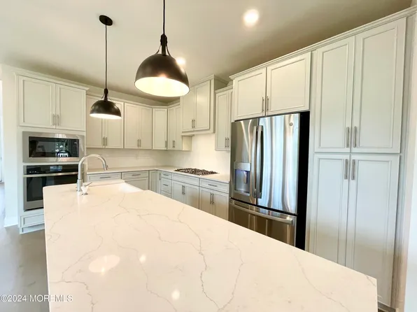 1 Beach Ct, West Long Branch, NJ 07764