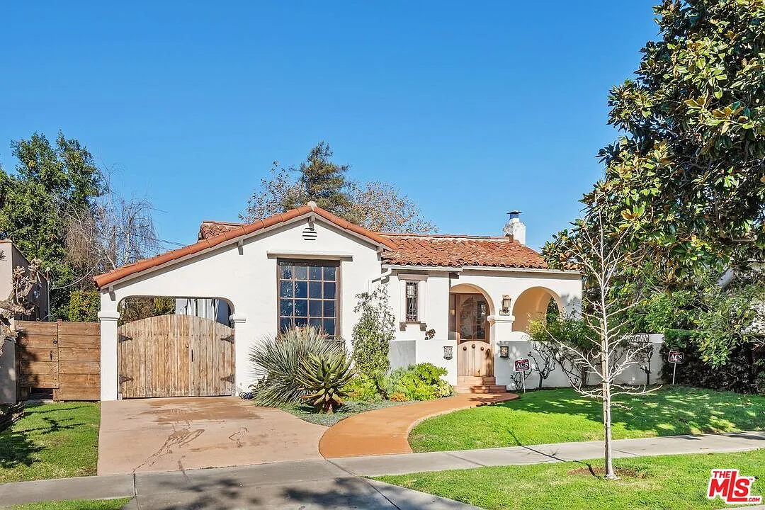 4 bed, 3.0 bath, 2060 sqft, $8,200 — Photo 3