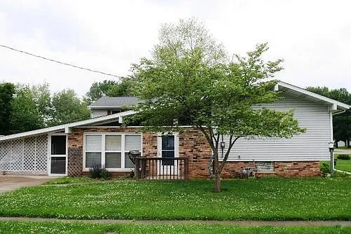 115 S Maple St photo 1