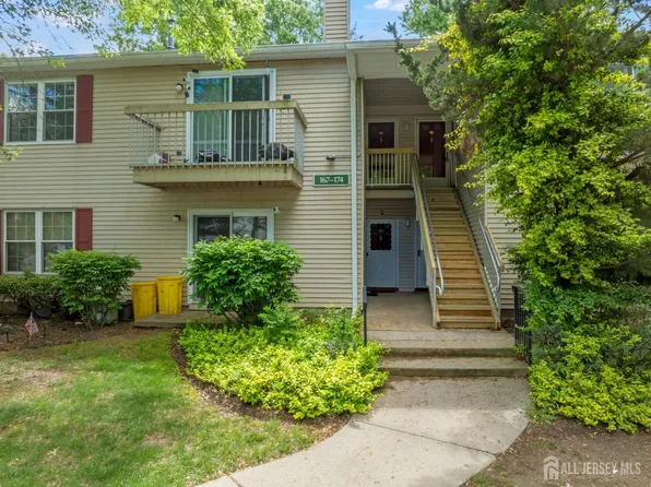 172 Applegate Ln, East Brunswick, NJ 08816