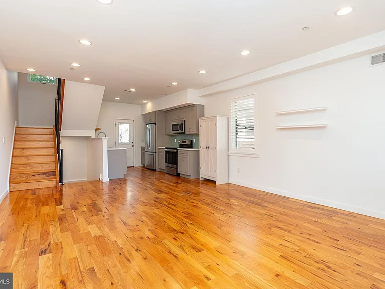 1719 Erdman St — Photo 2