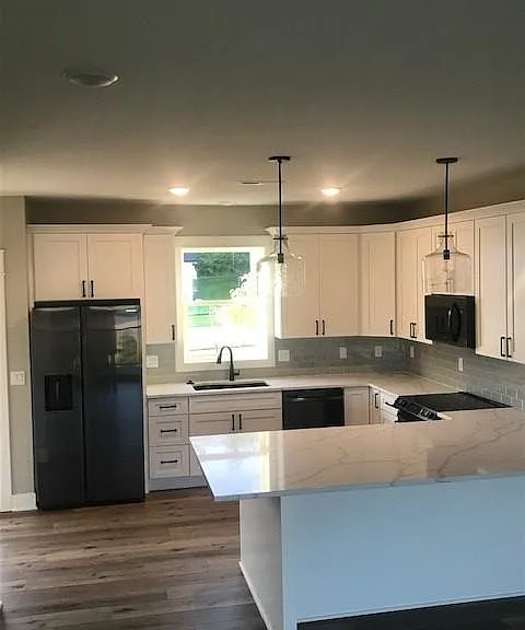 905 Ledgestone Ct — Photo 3