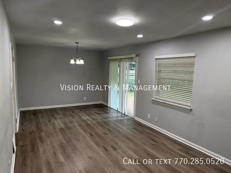 133 Salem Dr — Photo 3