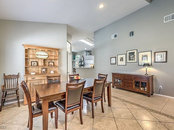 4th image of 135 Willow Glen Ct