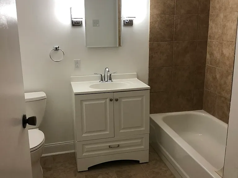 1117 Portland St #1 — Photo 7