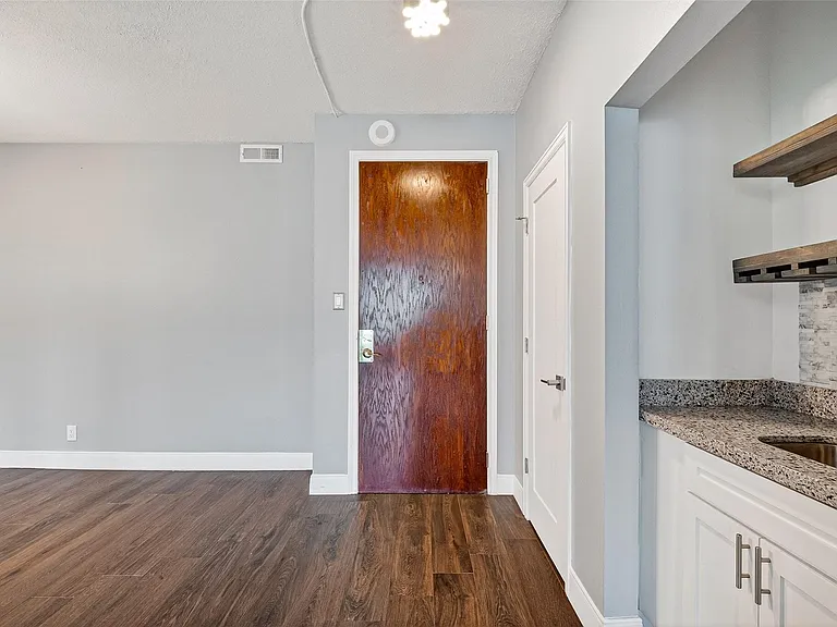 5150 Hidalgo St #402 — Photo 18