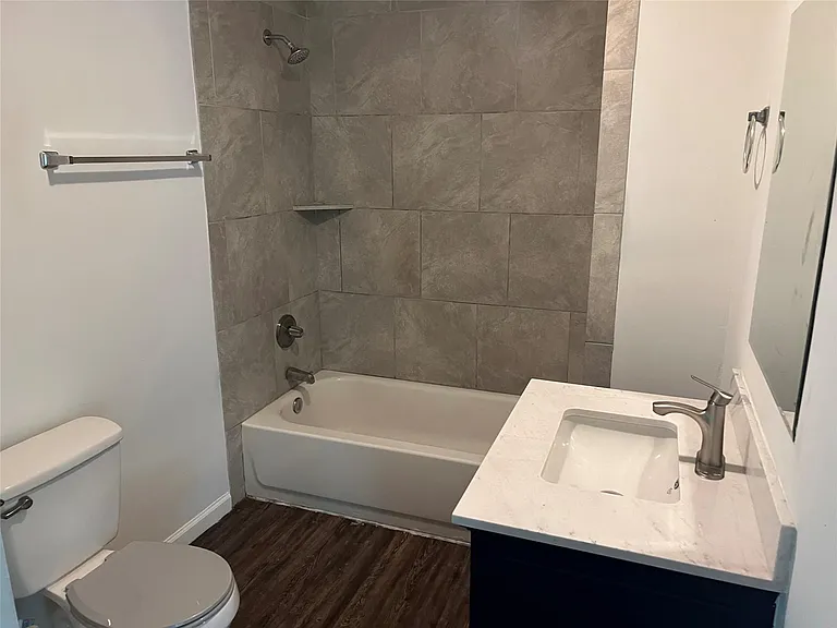 1037 Yupon St — Photo 10